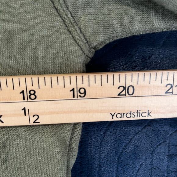 DISNEY Lion King Hakuna Matata Center Design Green Long Sleeve Shirt Woman Small - Picture 5 of 7